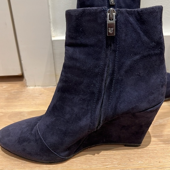 Vince Camino hidden Wedge Navy boots. Size 7. Excellent condition - Picture 13 of 16